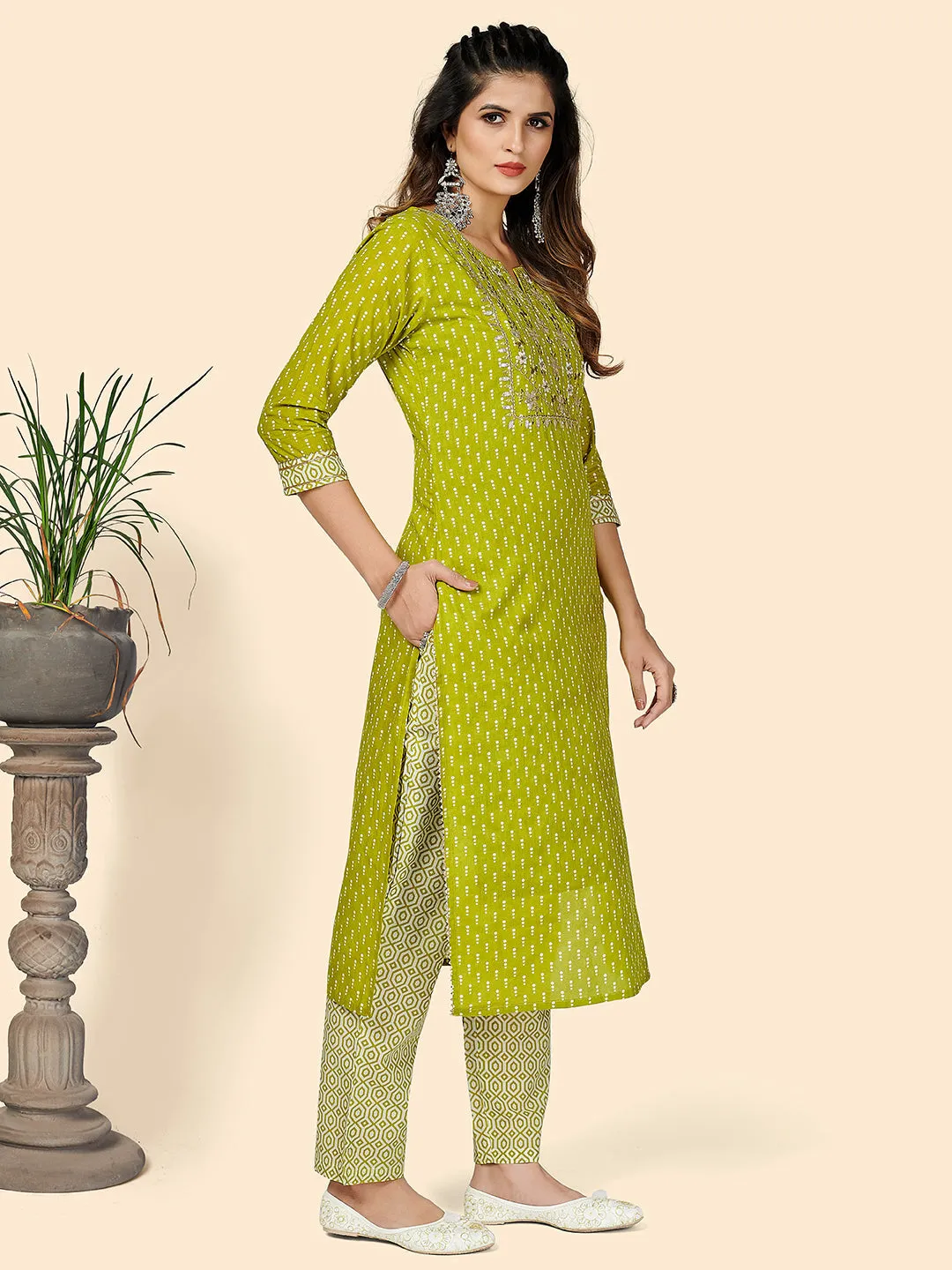 Women'S Printed & Embroidered Straight Cotton Parrot Green Stitched Kurta Pant With Dupatta