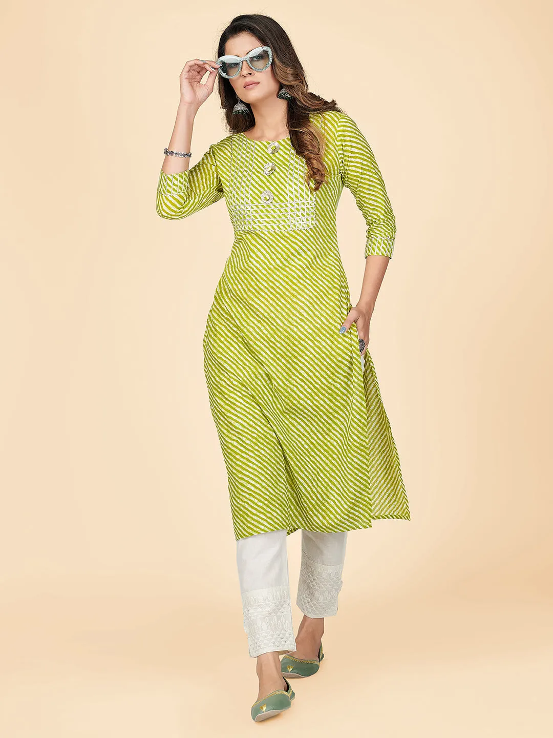 Women'S Printed & Gota Patti Straight Cotton Parrot Green Stitched Kurta